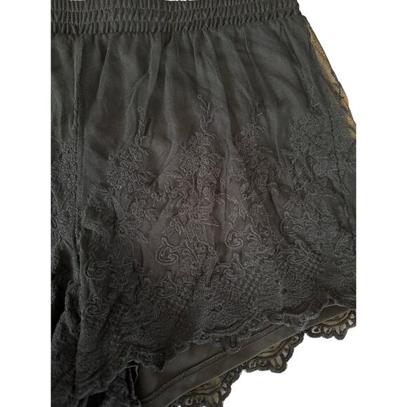 Torrid Pull-On Stretch Mesh Mid-Rise Short Womens Sz 1 1X Black Lace Embroidered - Picture 5 of 7